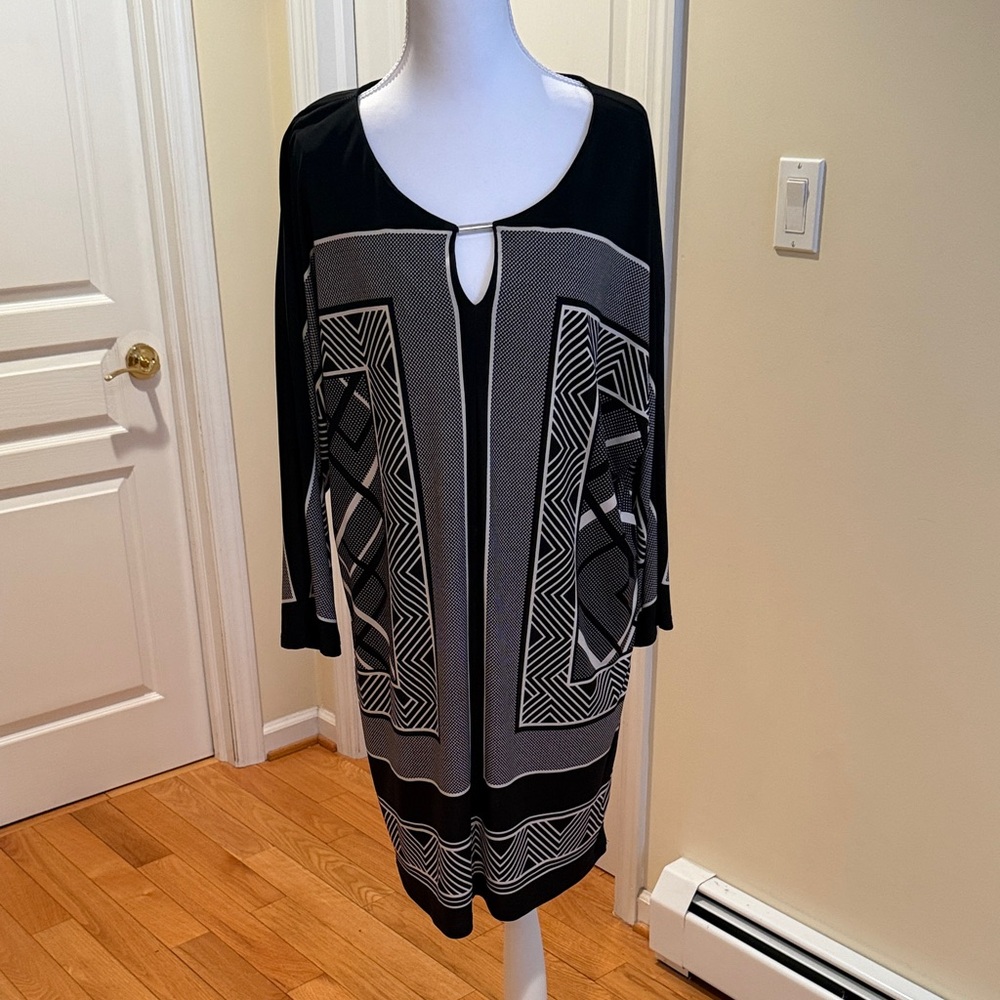 Alfani Black Knit Tunic / Dress with Contrast Light Panel